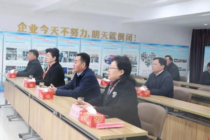 南通市领导调研指导老裁缝家纺