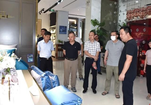 中国纤维质量监测中心副主任领导一行莅临紫罗兰生机科技家纺有限公司调研指导